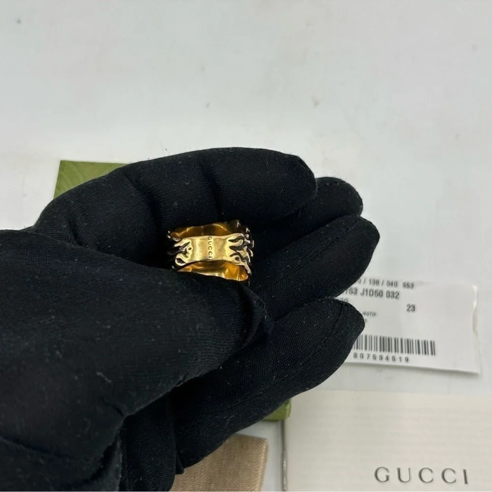 Men’s Gucci iconic Lionhead ring size 10 made in Italy. Black Stone.
